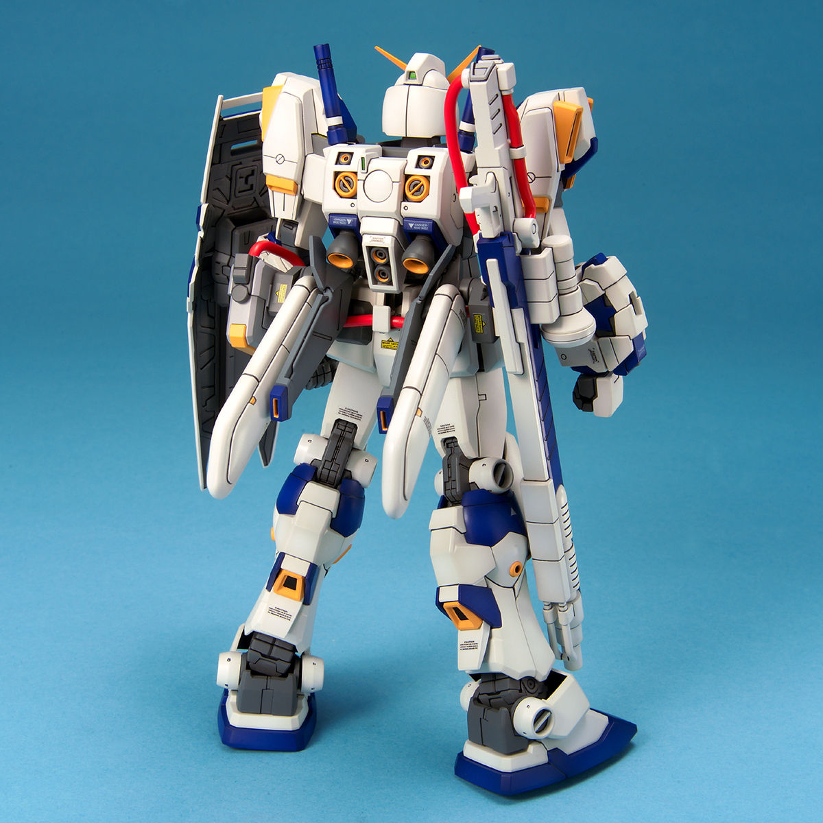 Model of a robot or mecha on a blue background