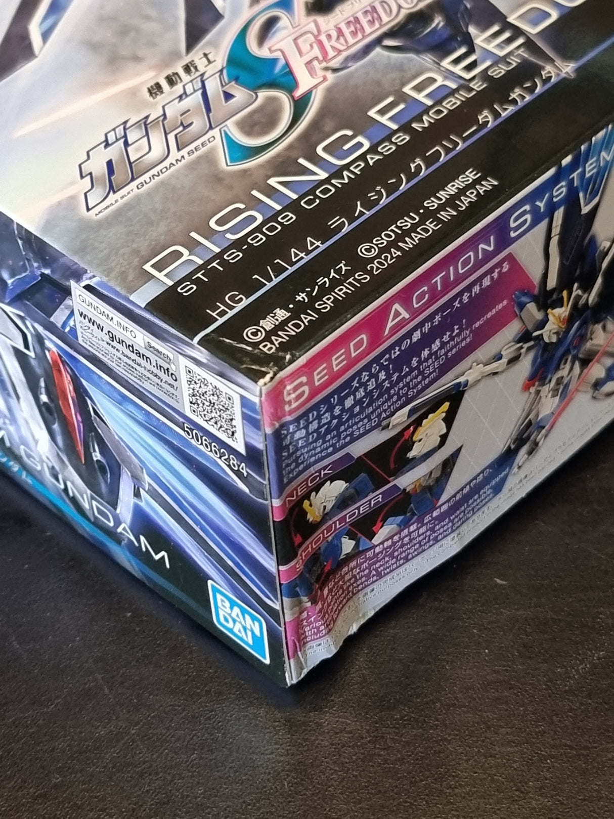 HG 1/144 Rising Freedom Gundam - Damaged Box (1)