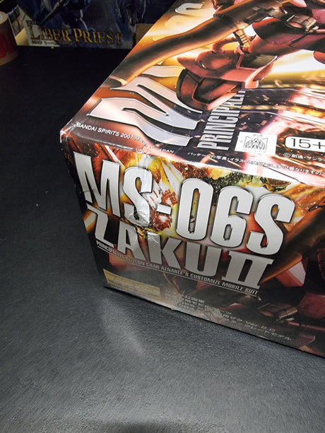MG 1/100 MS-06S Char's Zaku Ver.2.0 - Damaged Box (2)