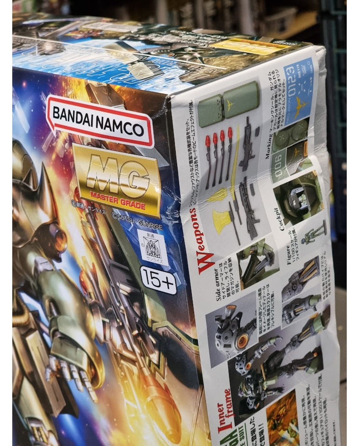 MG 1/100 Geara Doga - Damaged Box (2)