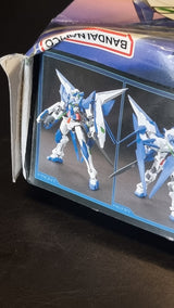 HGBF 1/144 Gundam Amazing Exia - Damaged Box (1)