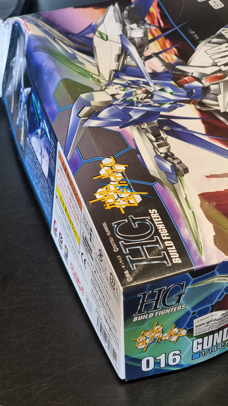 HGBF 1/144 Gundam Amazing Exia - Damaged Box (1)