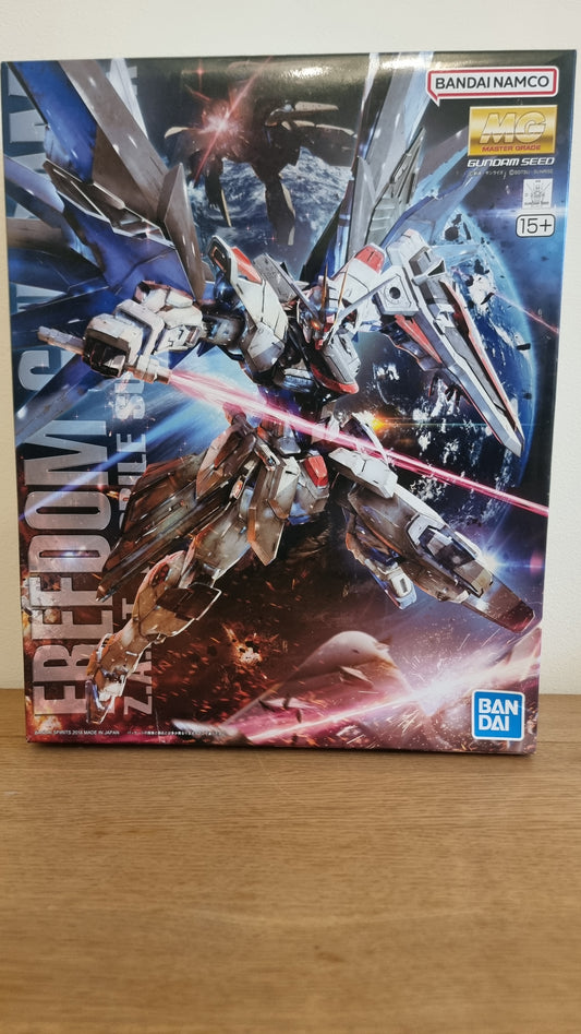MG 1/100 Freedom Gundam Ver.2.0 - Damaged Box (1)