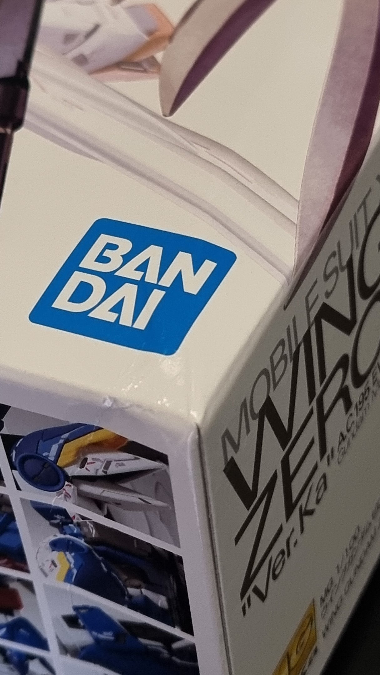 MG 1/100 Wing Gundam Zero EW Ver.Ka - Damaged Box (2)